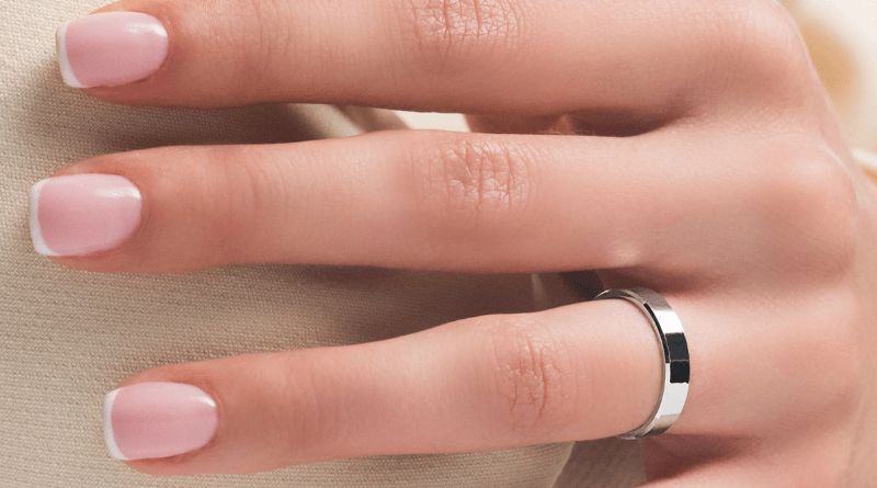 gold wedding ring on woman hand