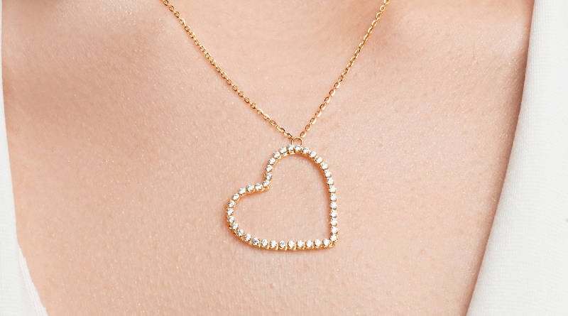 heart gold pendant on neck