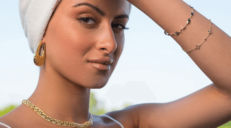 summer gold jewelry on woman on a beach