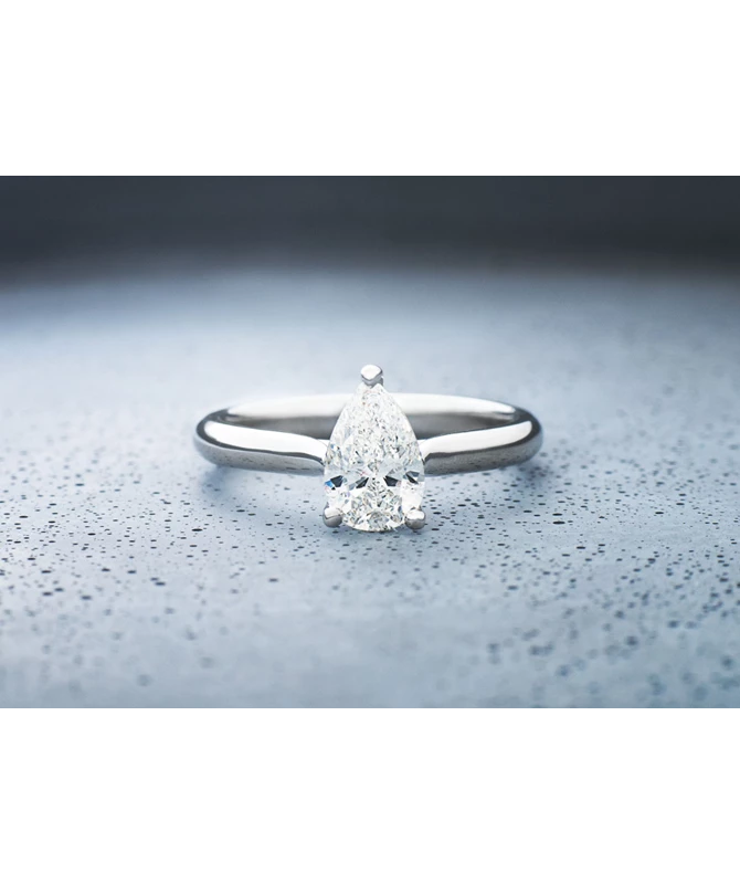Zaručnički prsten s dijamantom i platinom
