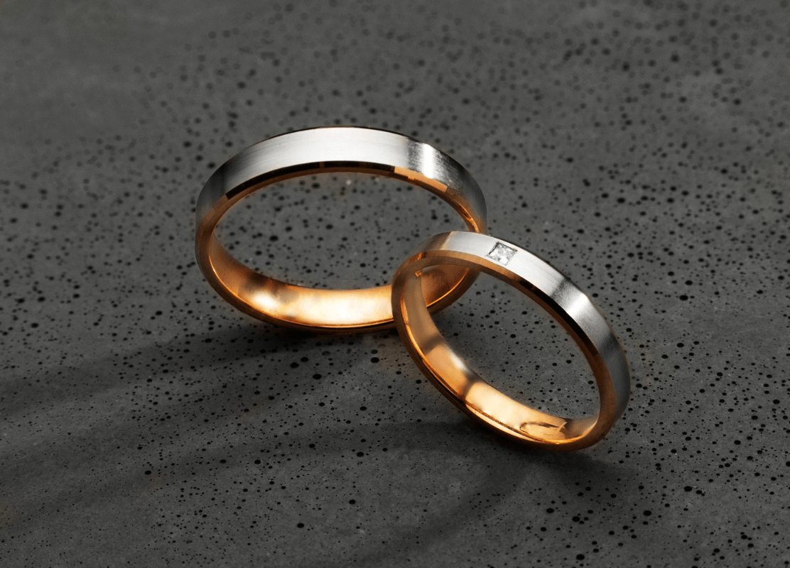 Zašto se vjenčani prsten nosi baš na prstenjaku zlatno vjenčano prstenje od kombiniranog zlata
