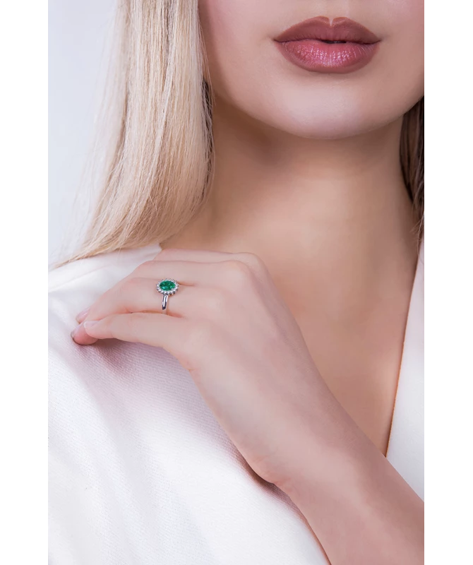 Pine zlatni prsten s dijamantima i smaragdom