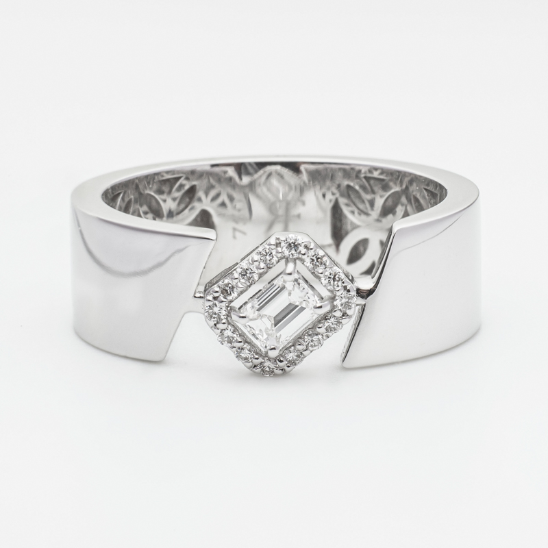 Mercury diamond gold ring