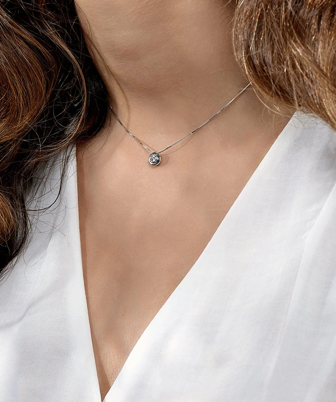 Saturn Diamond zlatna ogrlica s dijamantom
