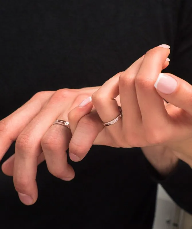 Romantic zlatno vjenčano prstenje par