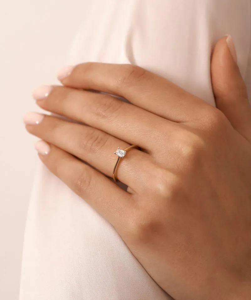 Timeless Vow zlatni prsten s dijamantom 0.30 - 0.39 ct na ruci